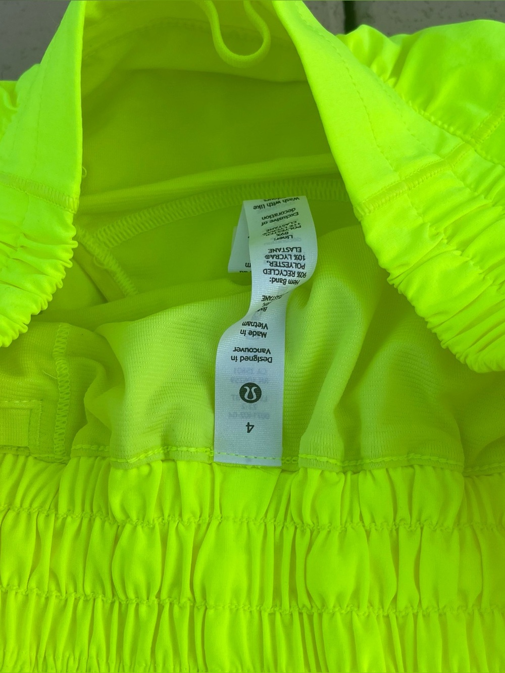 Lululemon hotty hot shorts women’s size 4 neon yellow - Picture 2 of 3